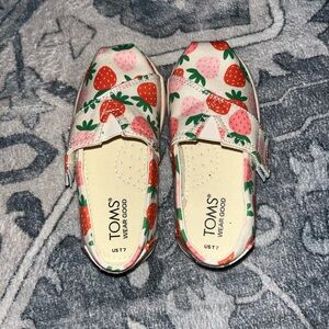 TOMS Kids Strawberry Print Slippers - Pink and Green